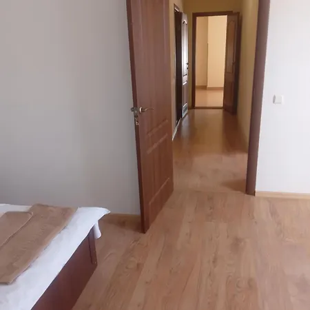 Doba - центр - бограч 2 кім 6 міс завжди тепла ! Moukatcheve